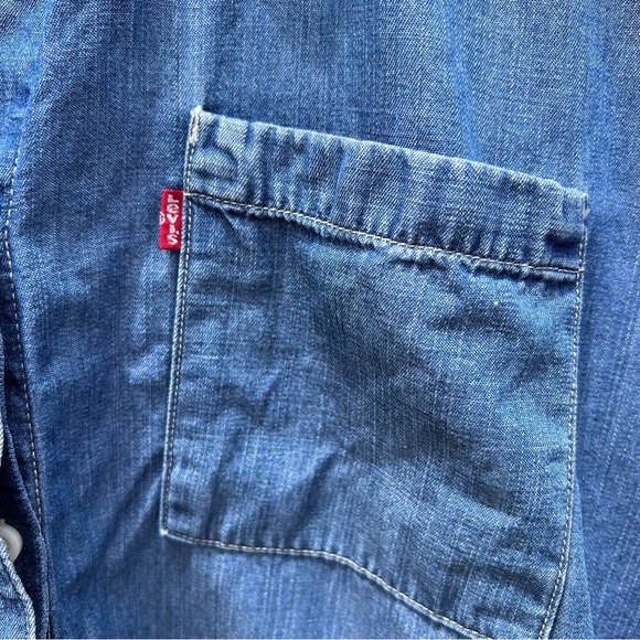 Levi’s Women’s Denim Button Down Shirt Size M Color Blue Denim 💯% Lyocell - Picture 7 of 10